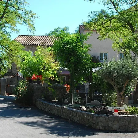 Bed & Breakfast De La Colombe Grospierres