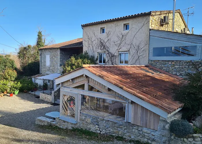 De La Colombe 3* Grospierres