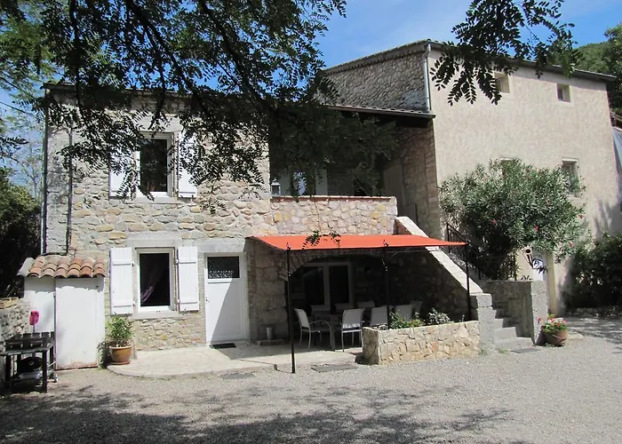 Bed & Breakfast De La Colombe Grospierres