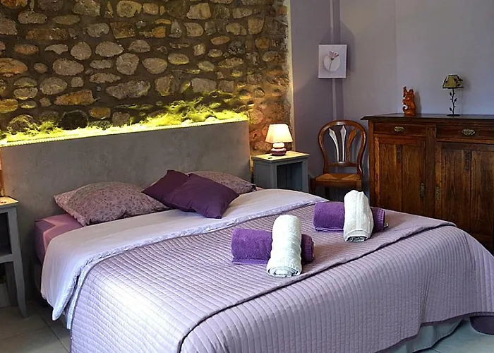 De La Colombe 3* Grospierres