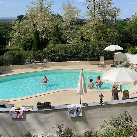 De La Colombe 3* Grospierres